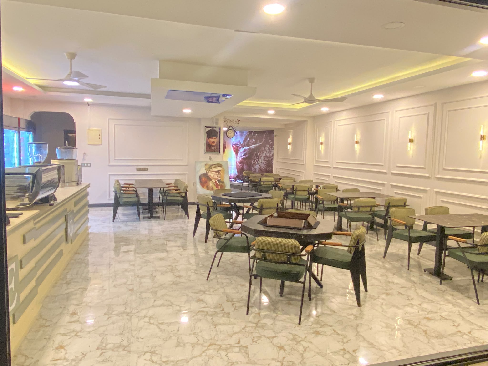 Emarin Cafe iç mekan – Beylikdüzü Kavaklı modern cafe